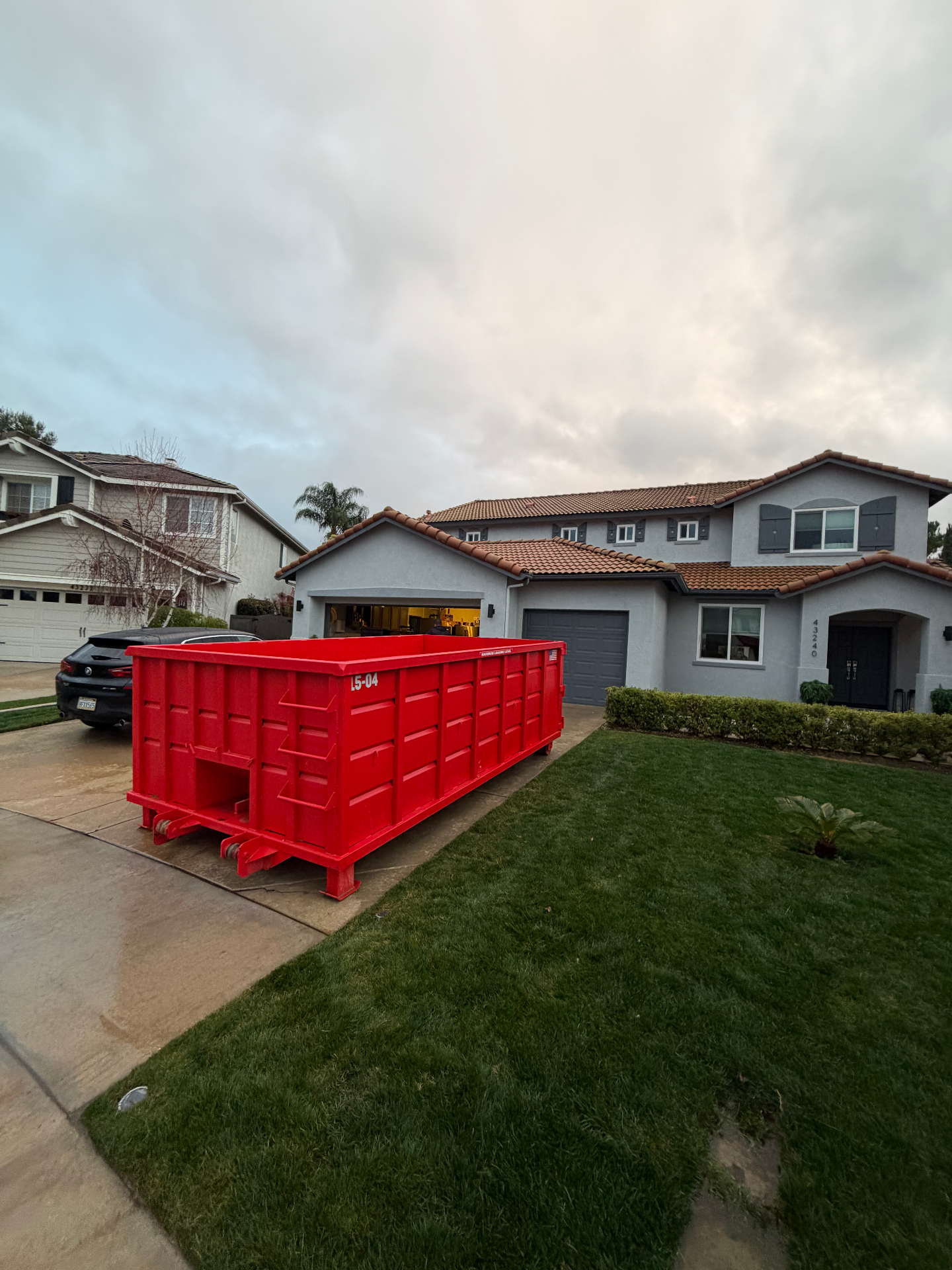 Victory Dumpster Rentals roll-off dumpster delivered to a residential driveway in Temecula Valley, CA